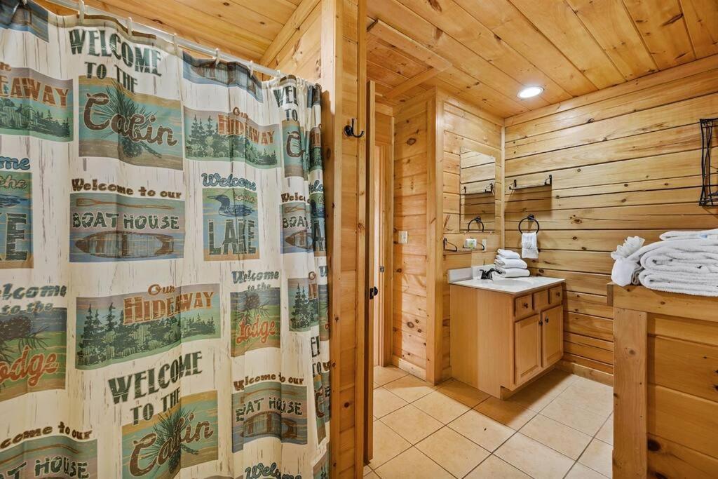 Spacious Smokies Cabin - Hot Tub With Mountain Views Гетлинбург Екстериор снимка