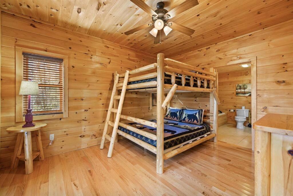 Spacious Smokies Cabin - Hot Tub With Mountain Views Гетлинбург Екстериор снимка