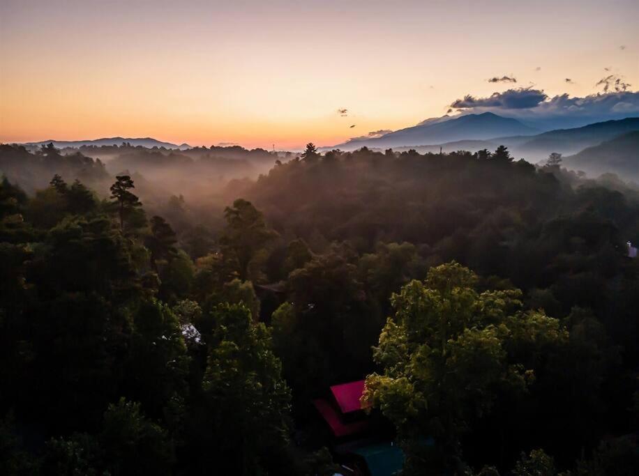 Spacious Smokies Cabin - Hot Tub With Mountain Views Гетлинбург Екстериор снимка