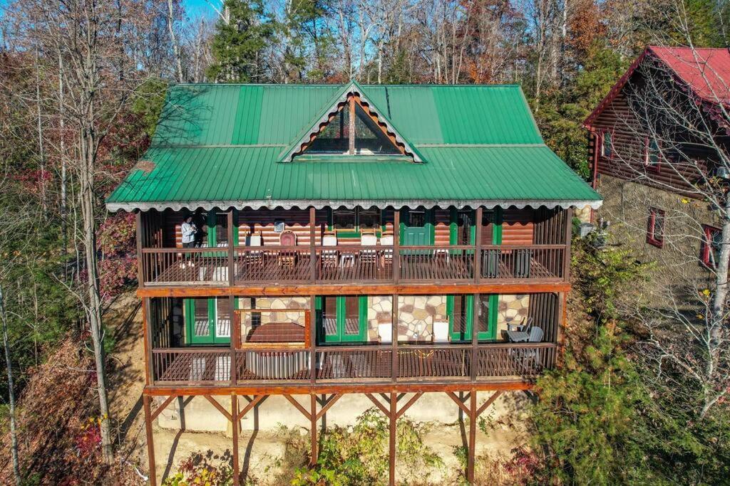Spacious Smokies Cabin - Hot Tub With Mountain Views Гетлинбург Екстериор снимка