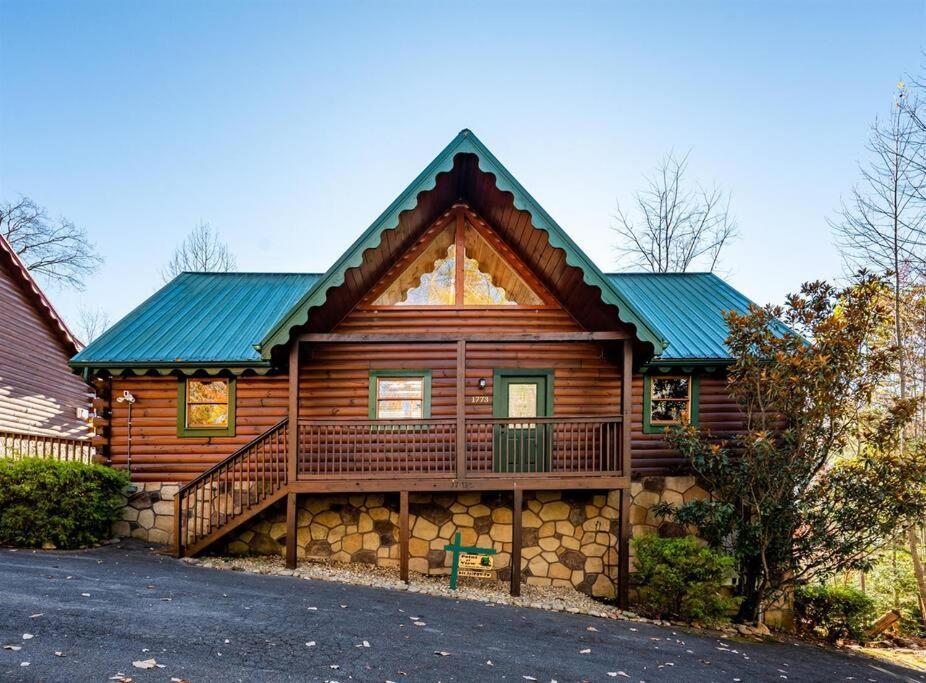 Spacious Smokies Cabin - Hot Tub With Mountain Views Гетлинбург Екстериор снимка