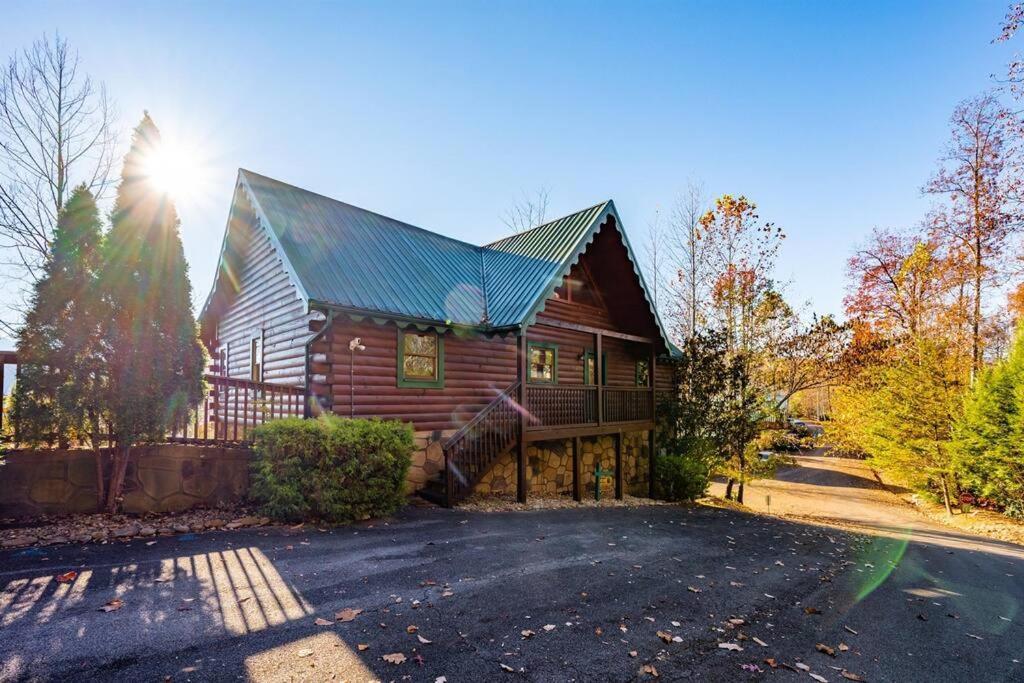 Spacious Smokies Cabin - Hot Tub With Mountain Views Гетлинбург Екстериор снимка